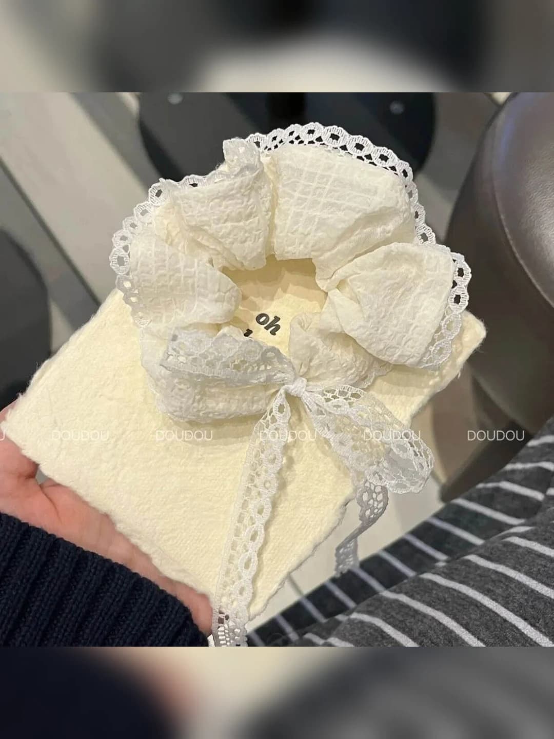 2# Off-white lace bow