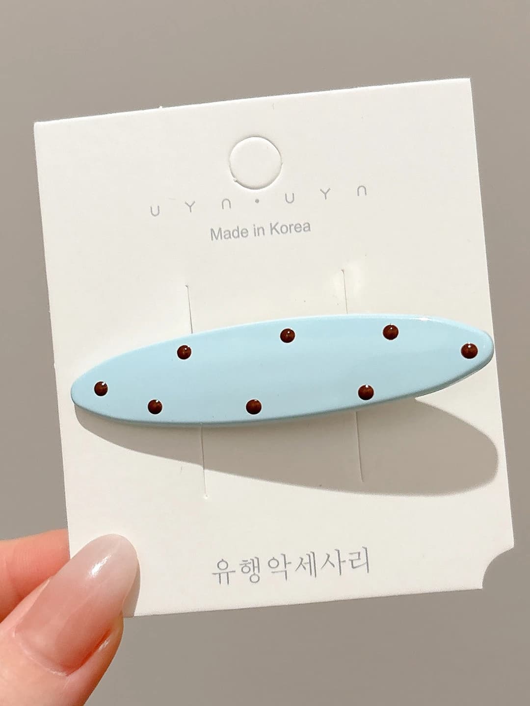 Light blue dots, 6.8 cm