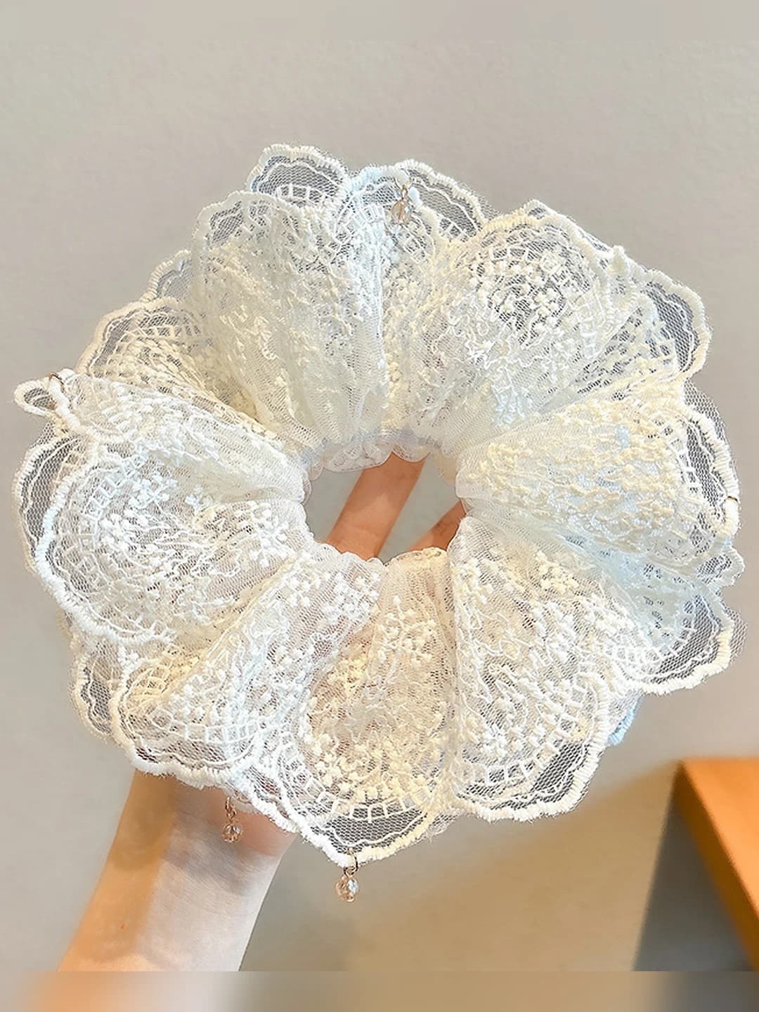 Beige lace scrunchie, 4 layers, 8 pcs, 20 cm