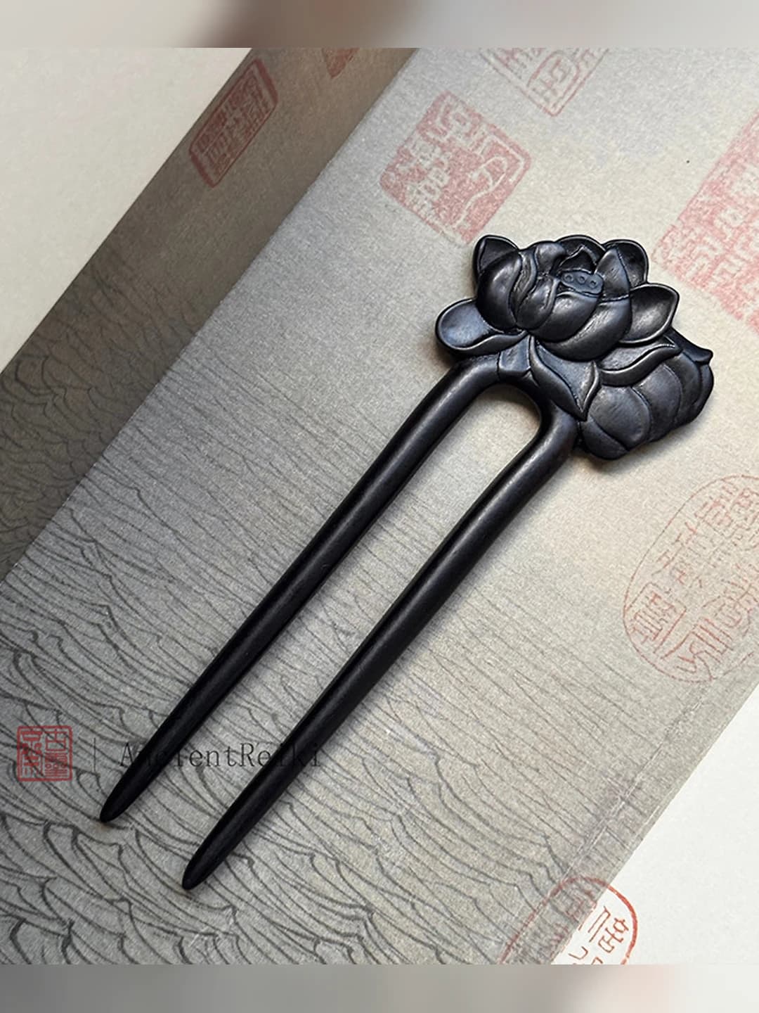 U-shape, black lotus, 15 cm