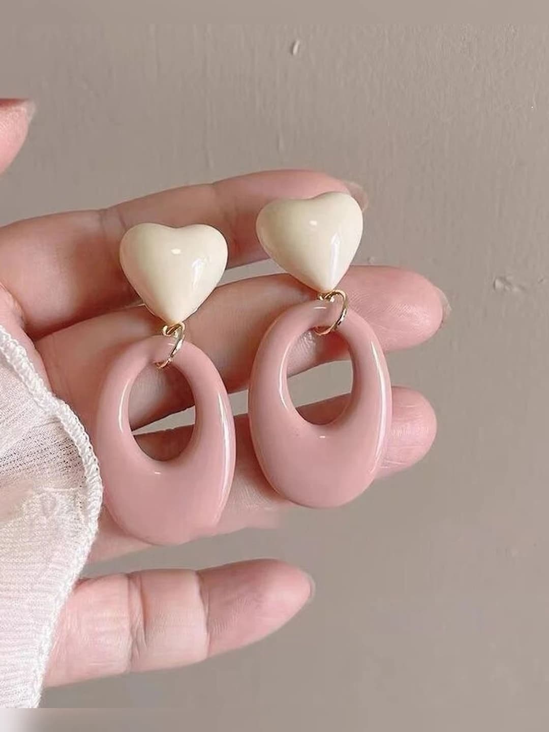4#Pink round heart studs