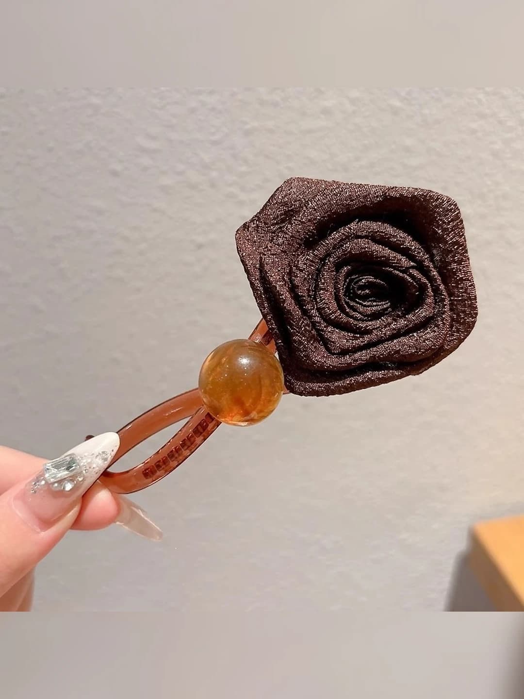 1# to'q kofe rangi~qurug'gul roza shaklida burilgan klipi 10.5cm