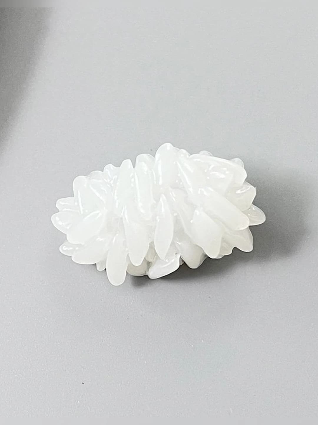 5# Off-white small clip ~2 cm