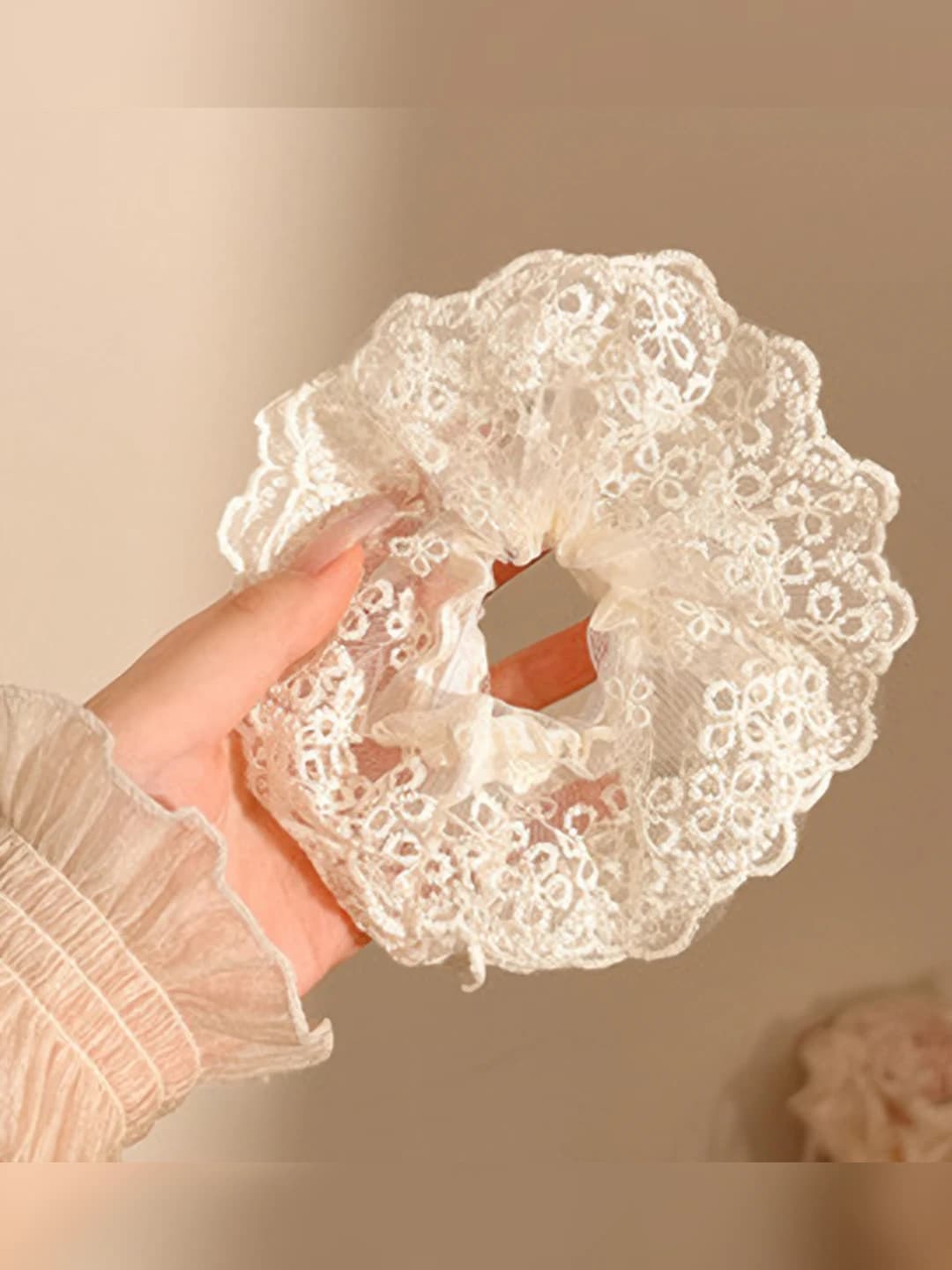 Четырёхлистный кружевной молочный хвостик - 16CM