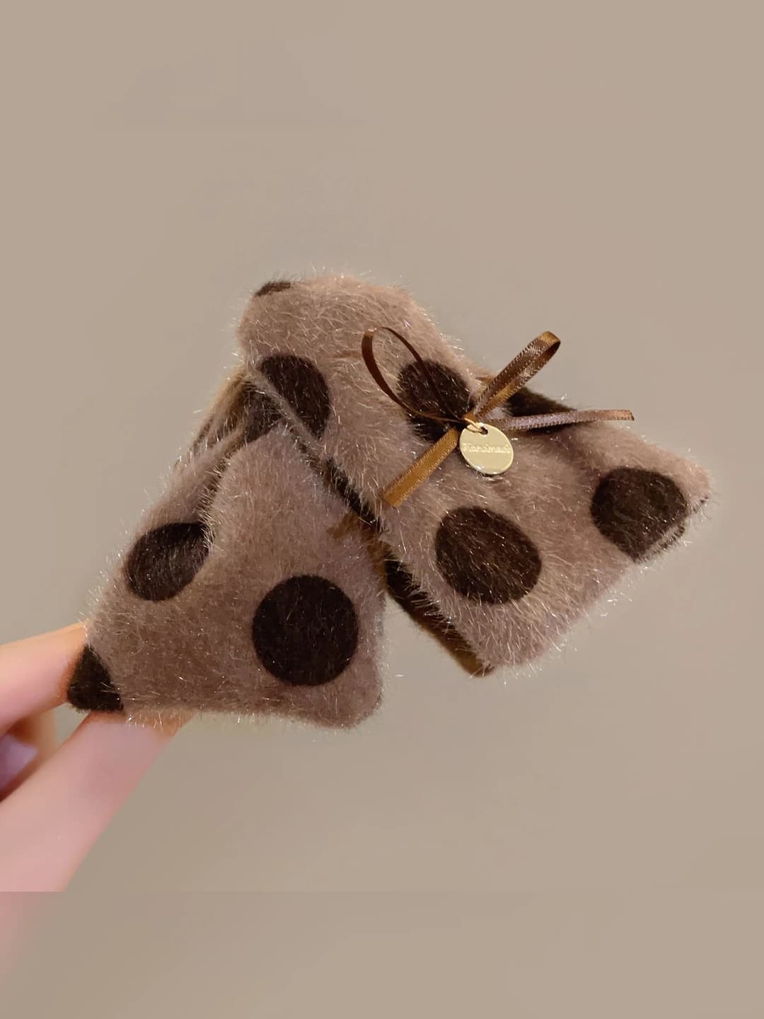 1# Coffee polka dot soft triangle clip - base ~12.5cm