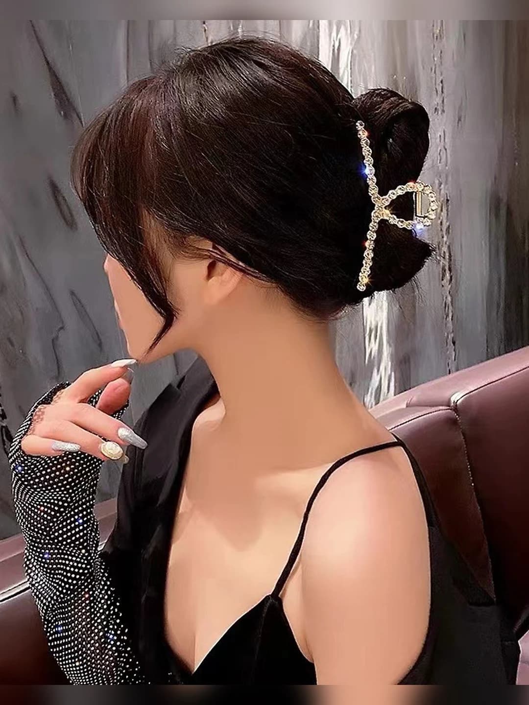 Full rhinestone figure 8 clip