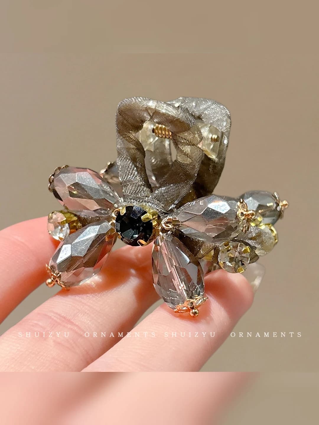 3# Grey crystal mini clip ~4.5 cm