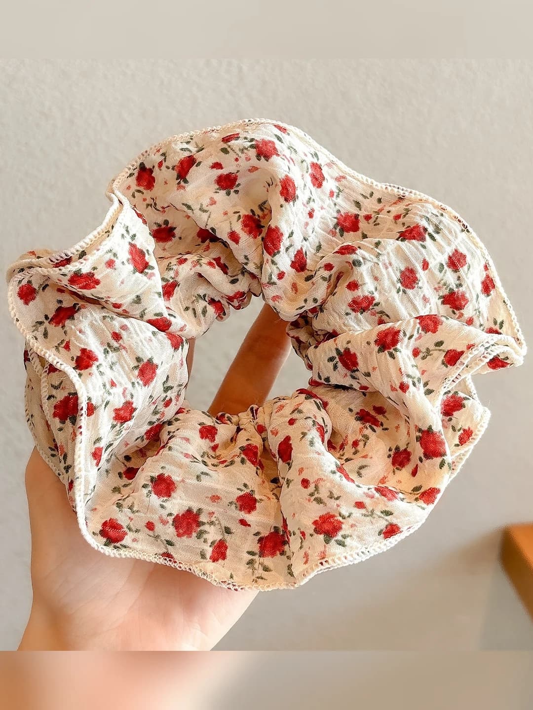 2# Rose red floral circle - Beige