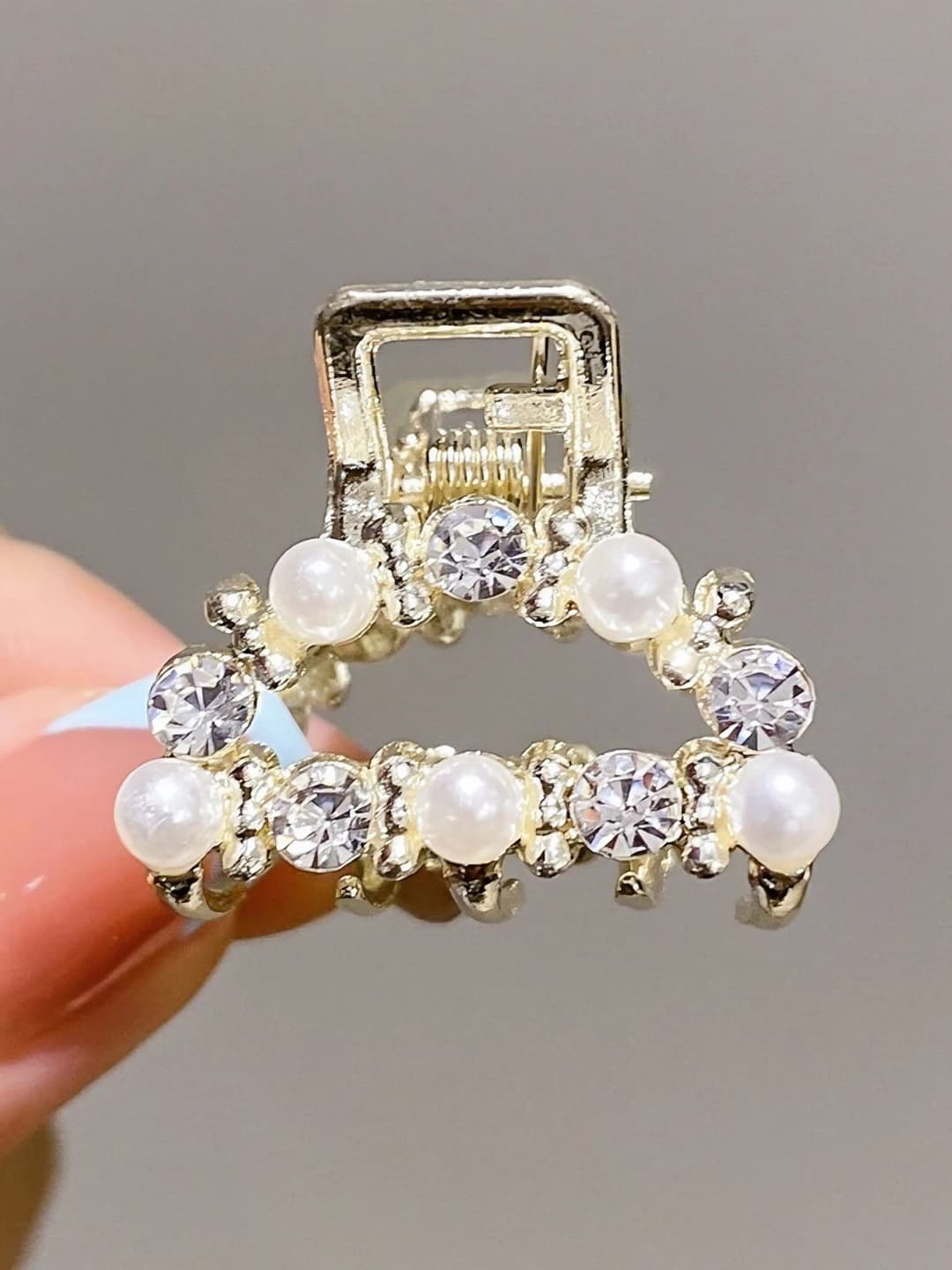Letter D pearl & diamond 3 cm