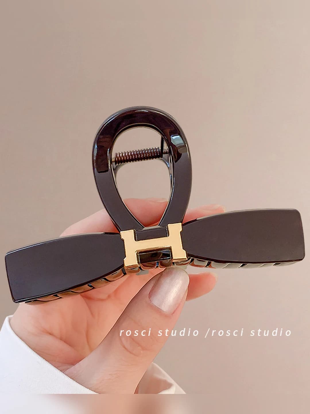 Chocolate brown H letter bow clip (approx. 10 cm)