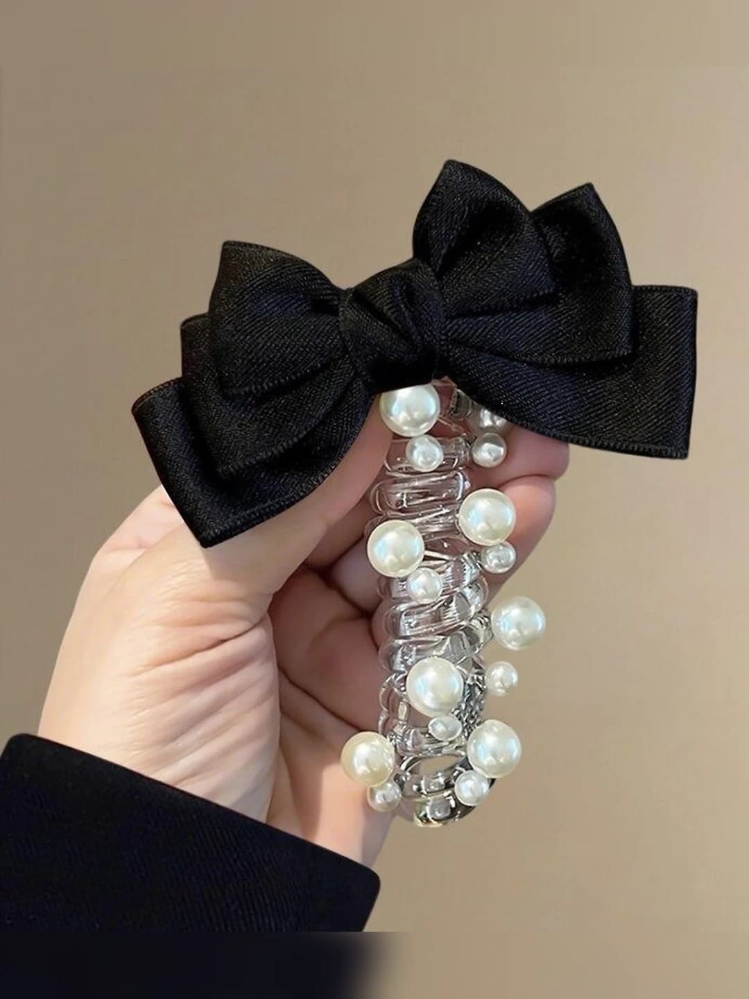Black 3-layer bow, white pearls