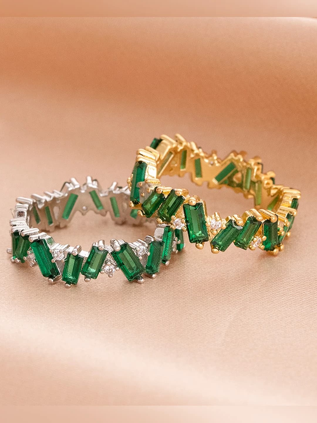 Women's retro style copper ring with real gold plating, zircon and emerald stones