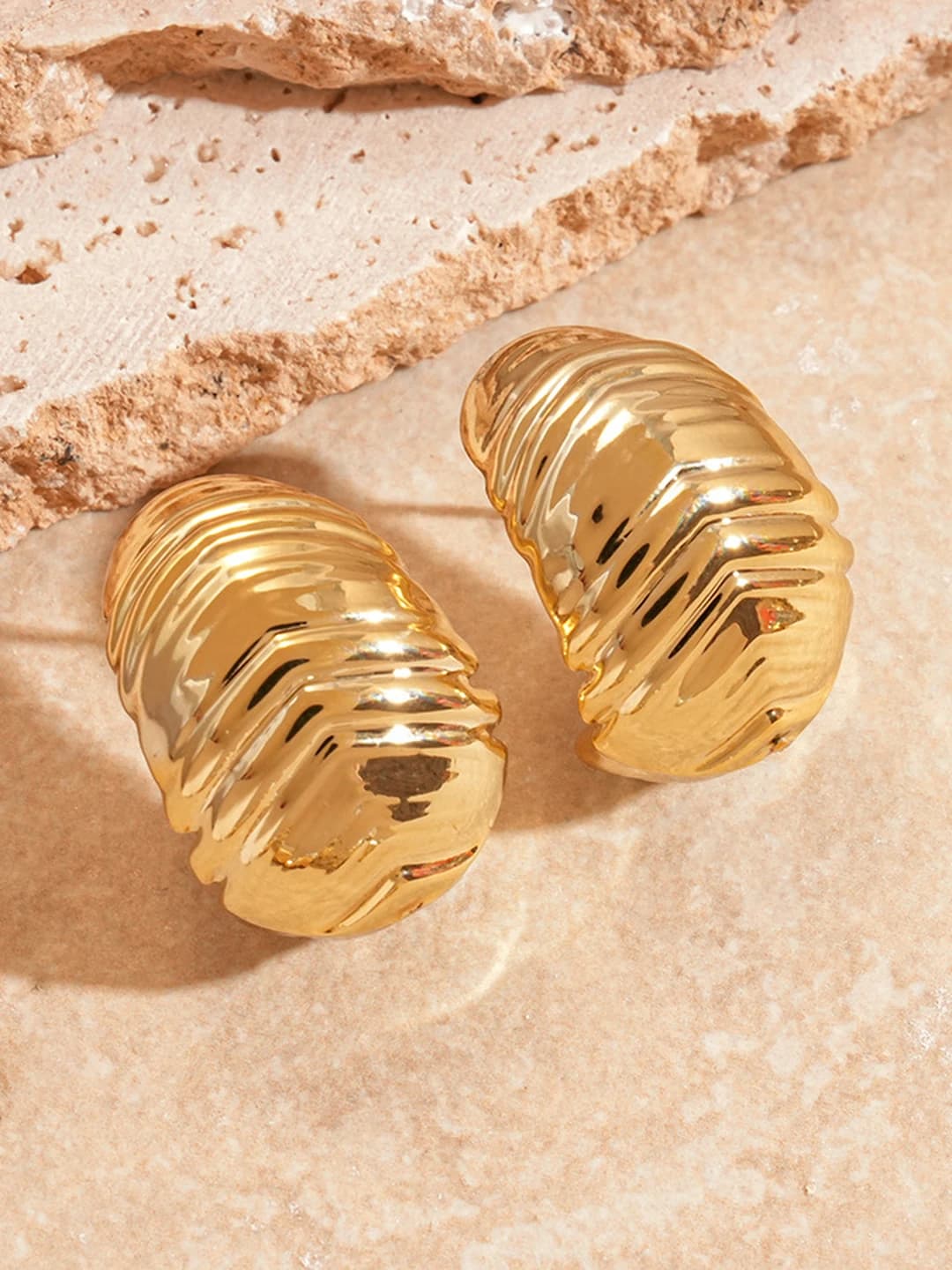Steel - gold oval