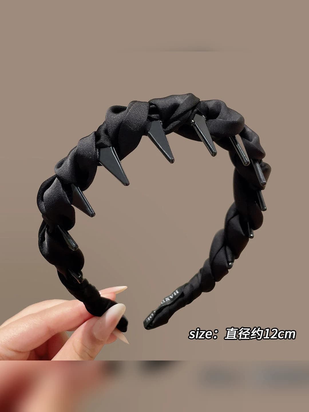 Чёрный, атлас