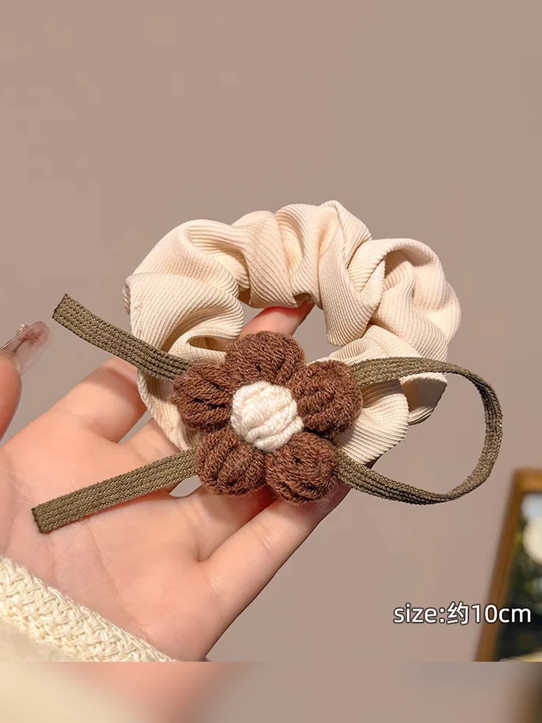 Молочный, белый, цветы