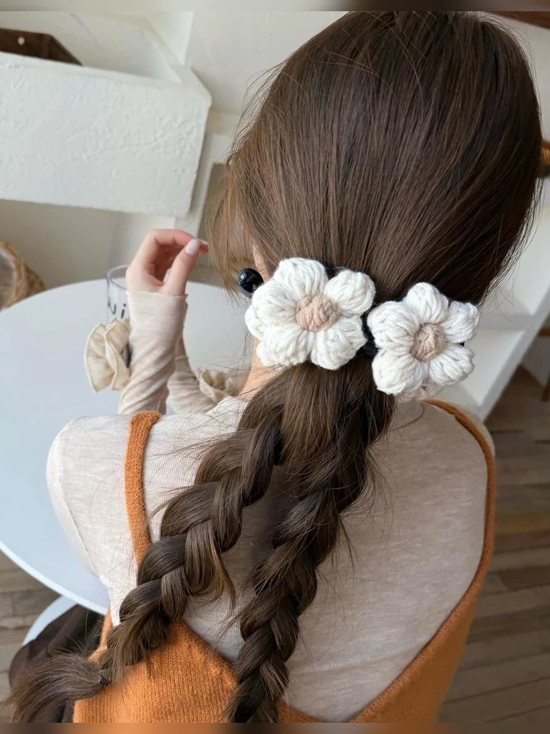 4# Off-white floral banana clip - base 13 cm, flowers 6.5*6.5 cm