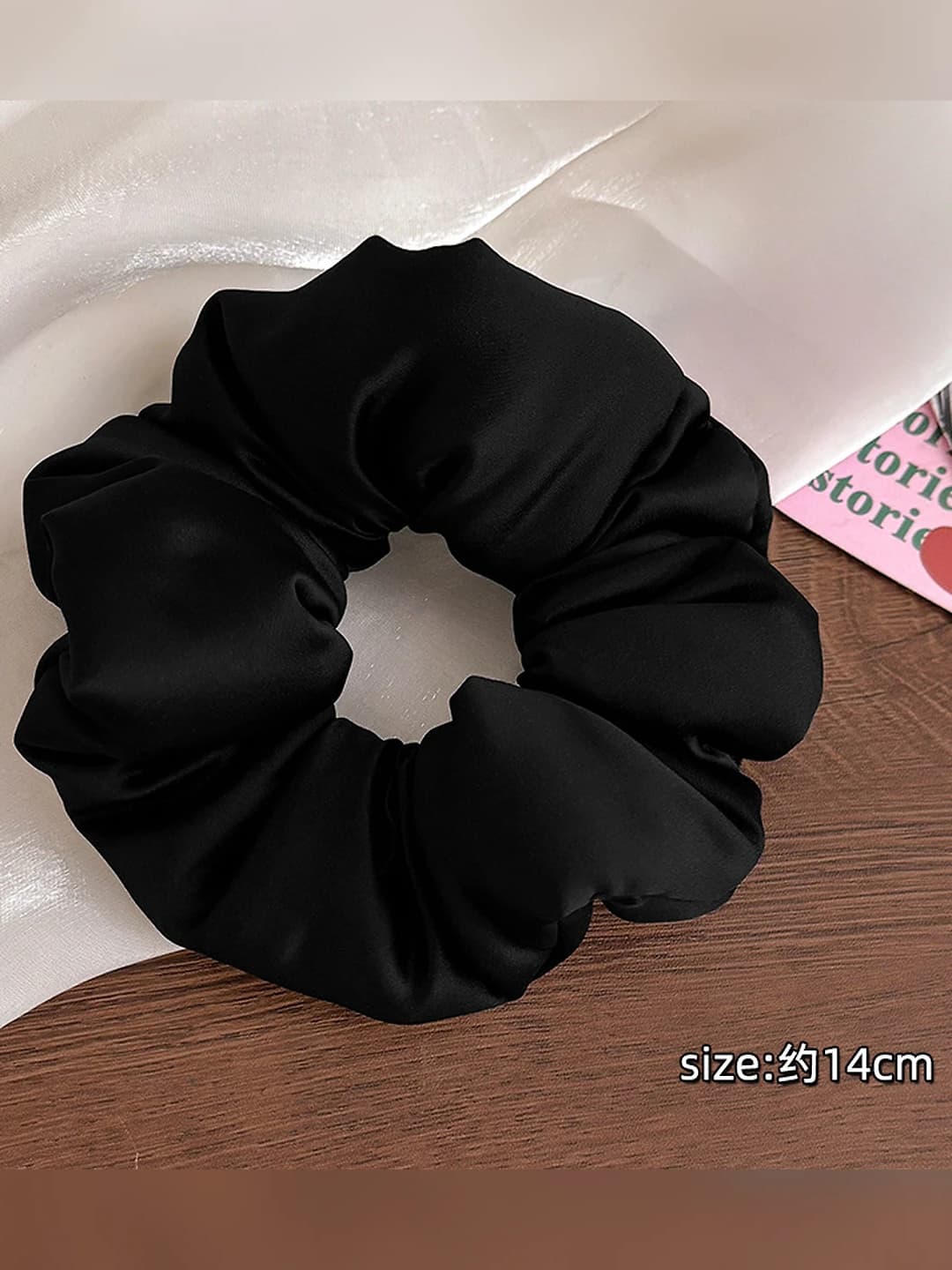 Black hair tie