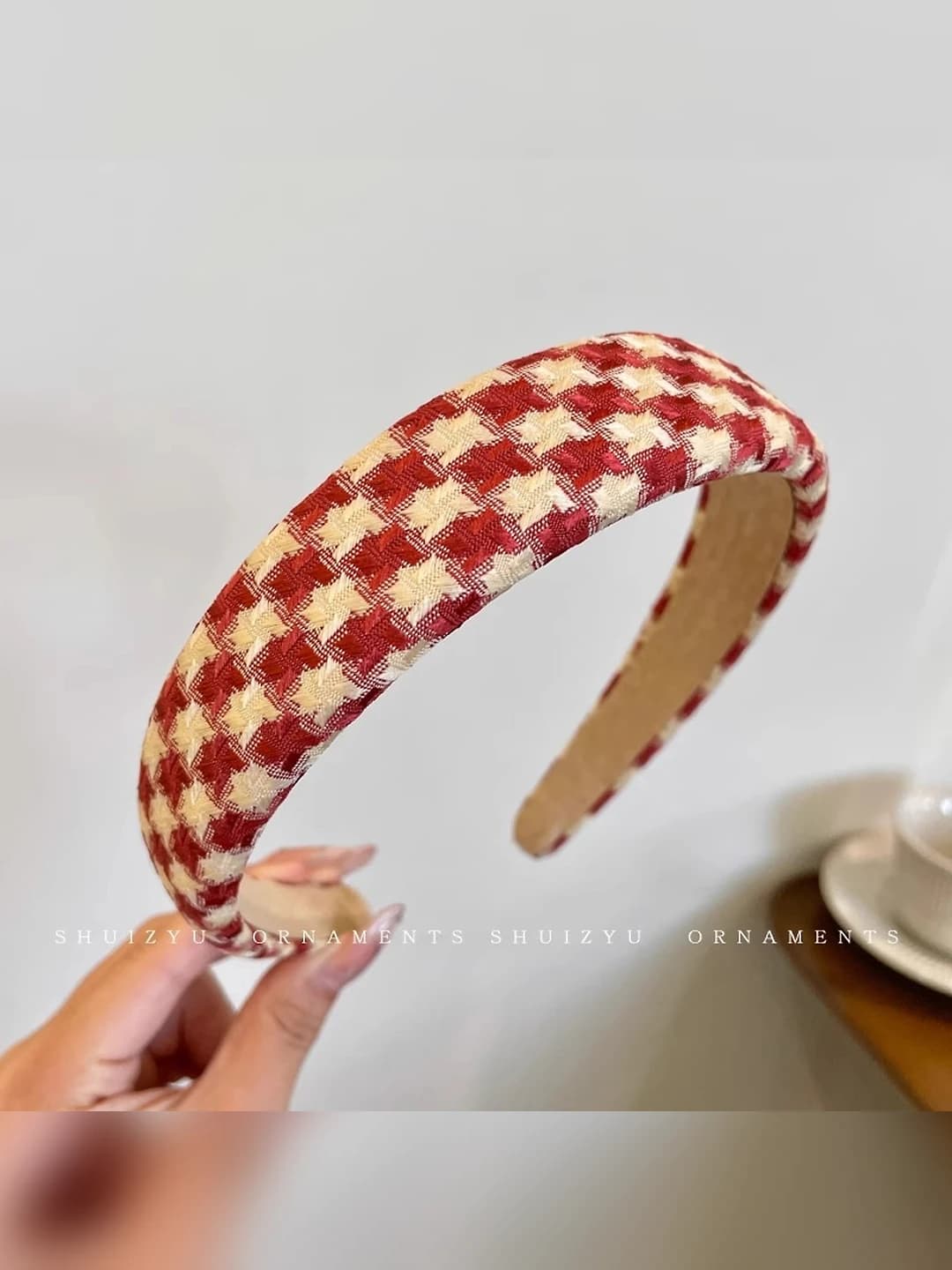 Red-white houndstooth