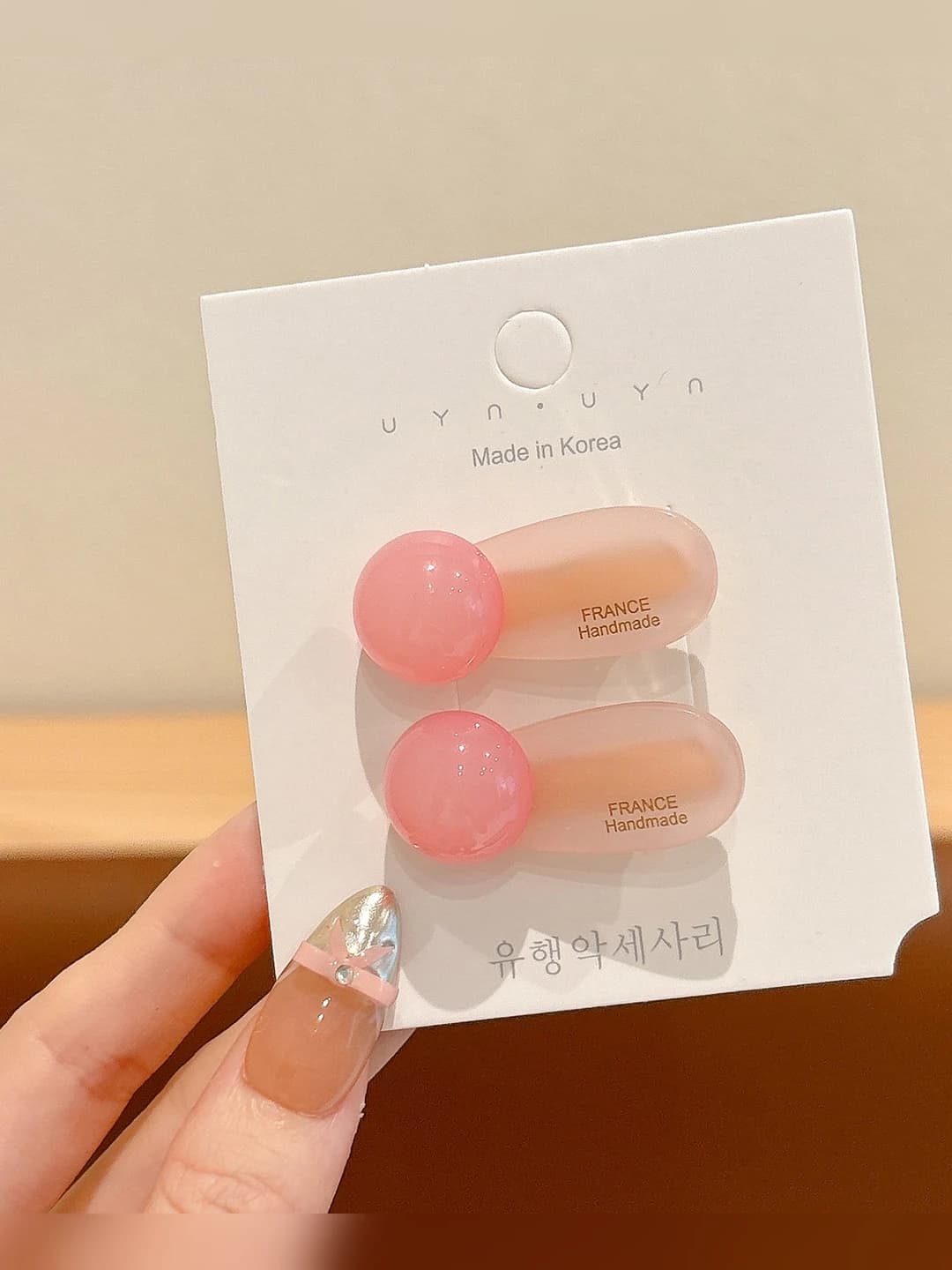 Light pink (~3.5 cm)