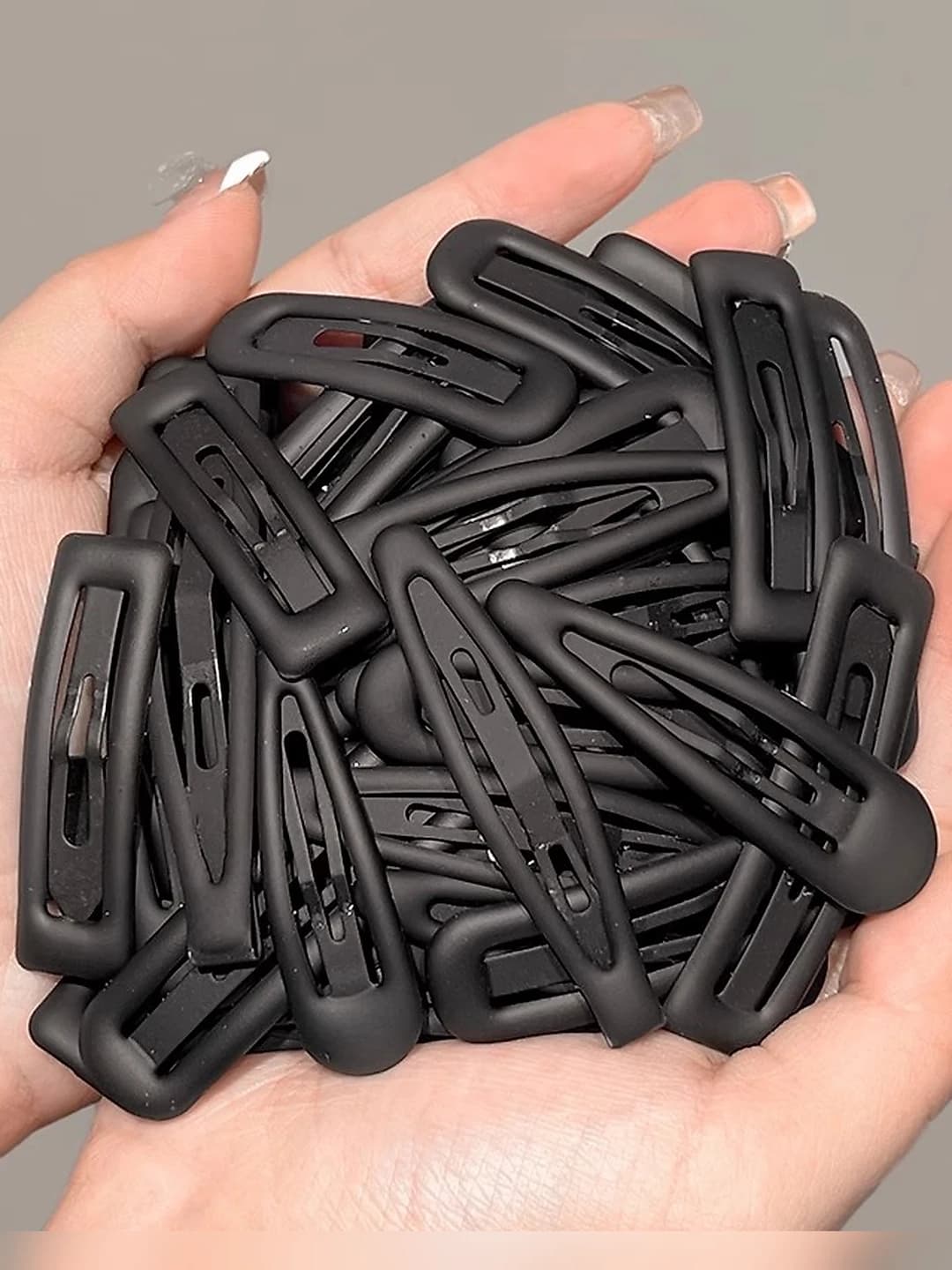 Women's hair clips and combs: black matte BB clip, five-pointed star and line design element, casual style