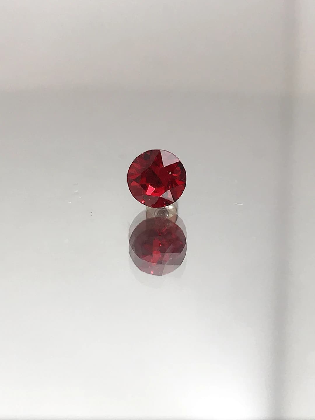 Yorqin qizil 1 dona (6.2mm)