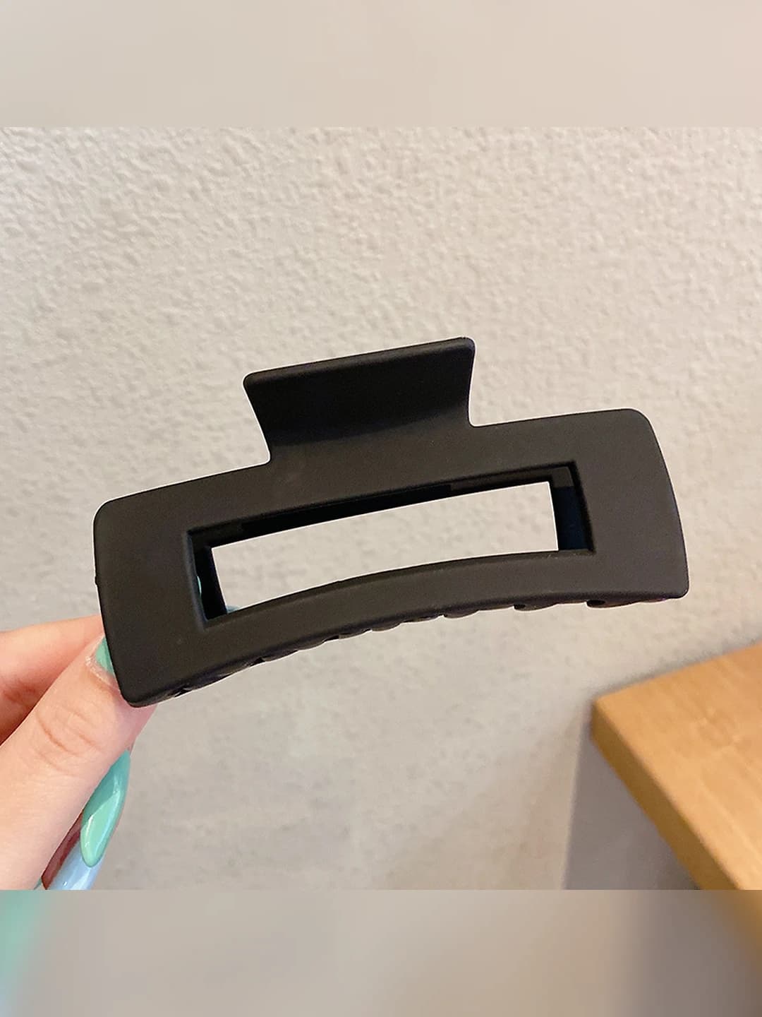 1# Black square clip