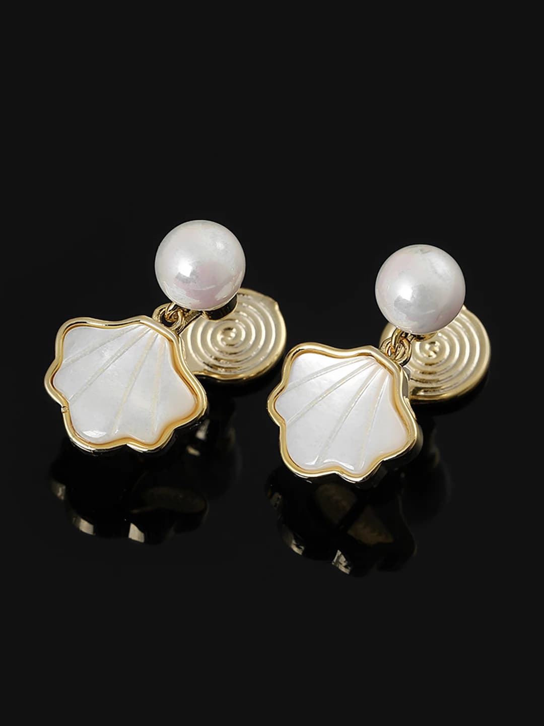 Women's clip-on spiral earrings with natural shell and pearl