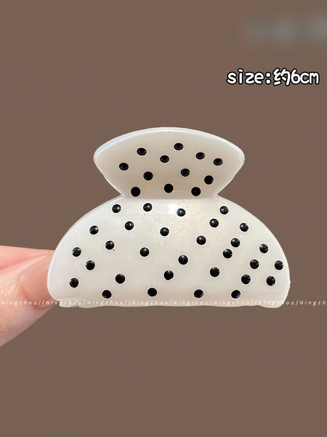 White polka dot clip 6 cm