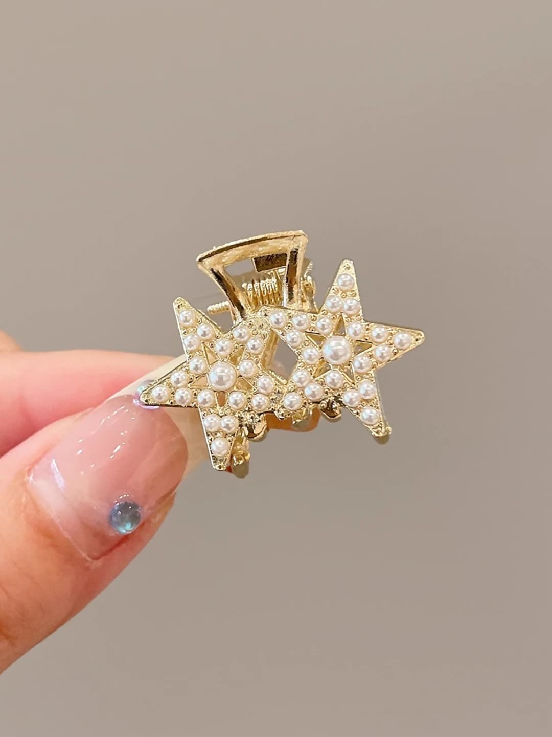 Two five-pointed stars (3 cm)