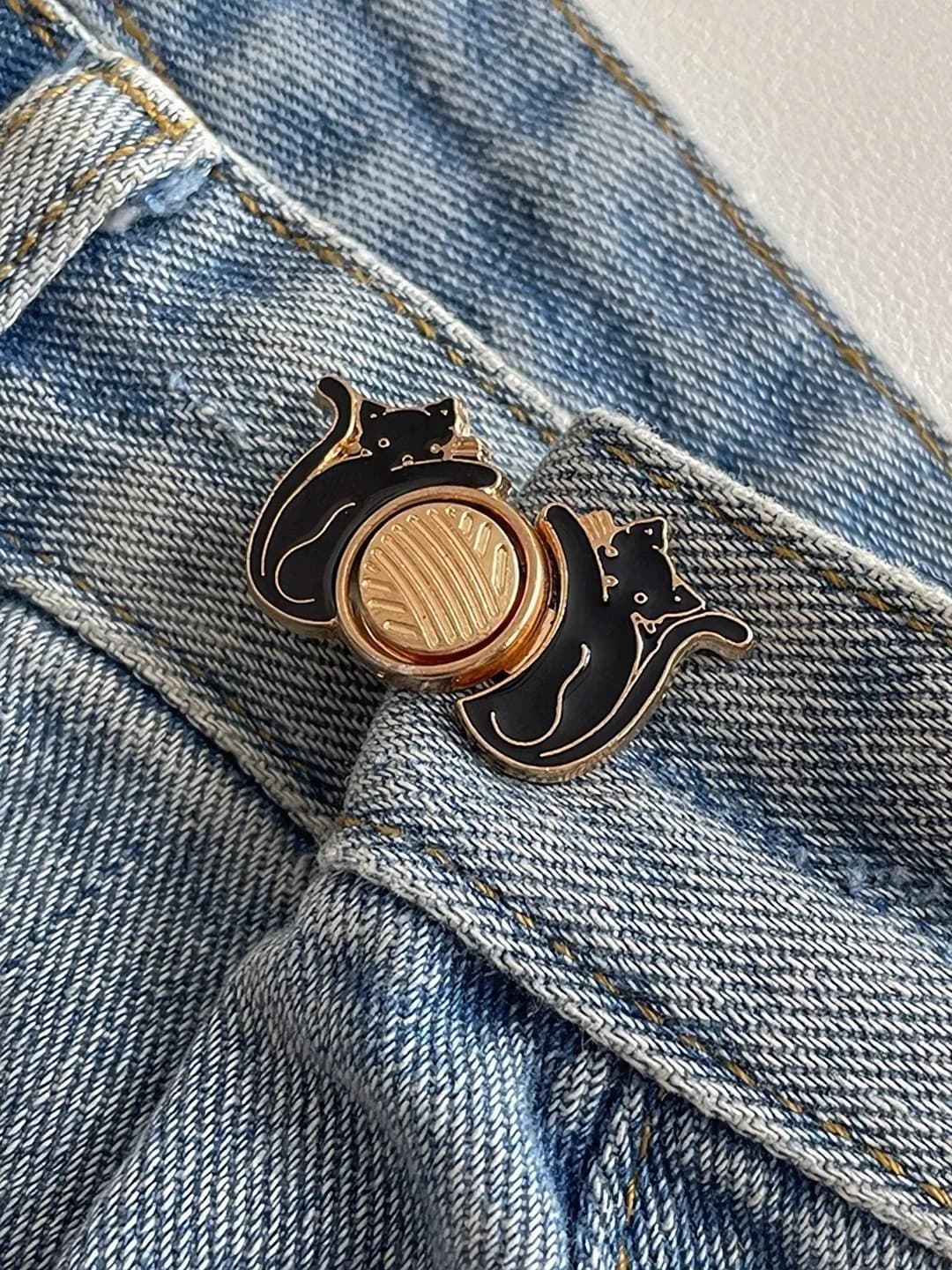 35# Black, elegant cat, 1 pc (pin)