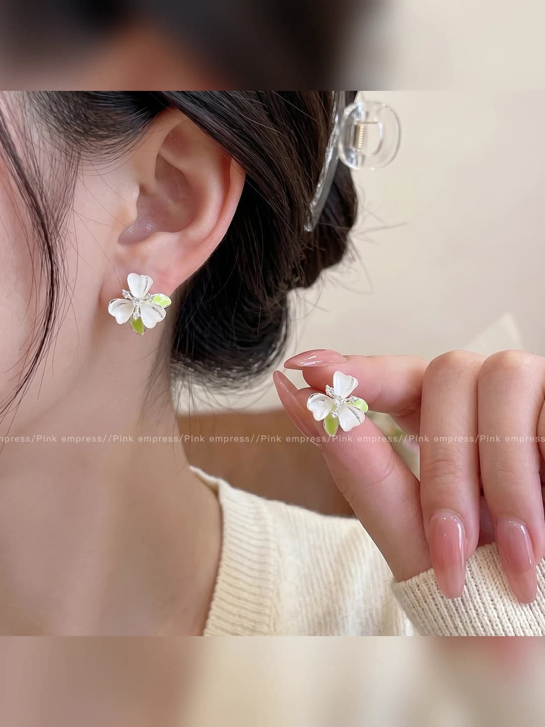 White floral earrings (pair)