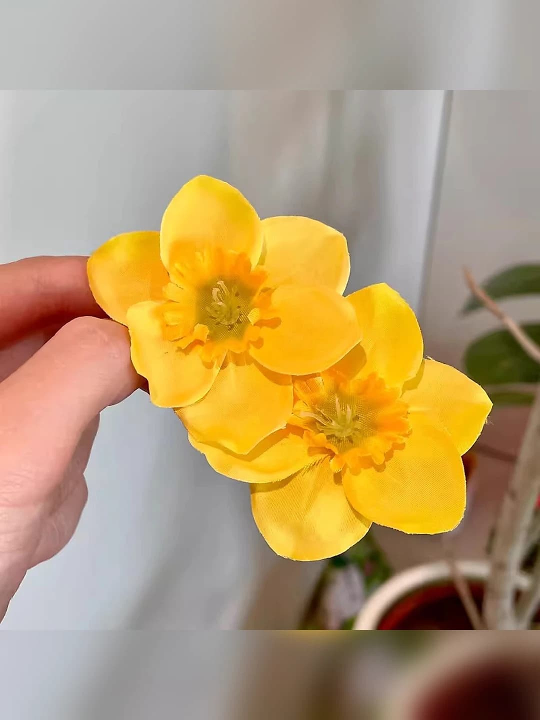1# Жёлтый цветочный зажим