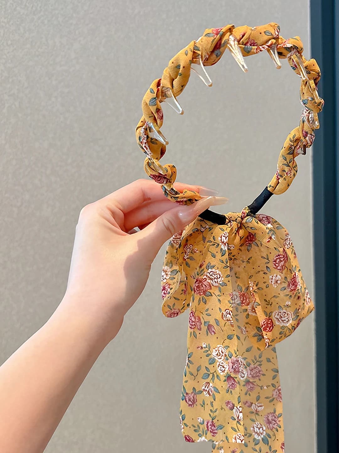 8# Yellow floral, toothed, ribbon