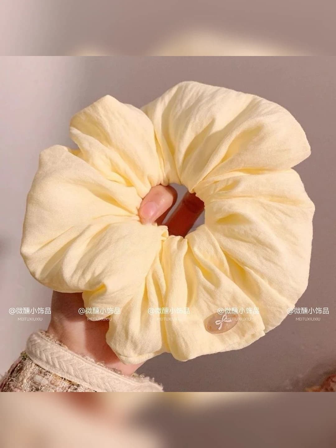 Light yellow scrunchie ~16 cm