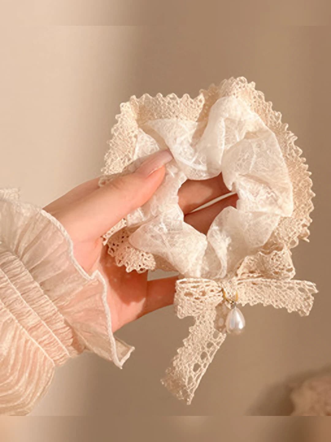 1# White bow charm scrunchie