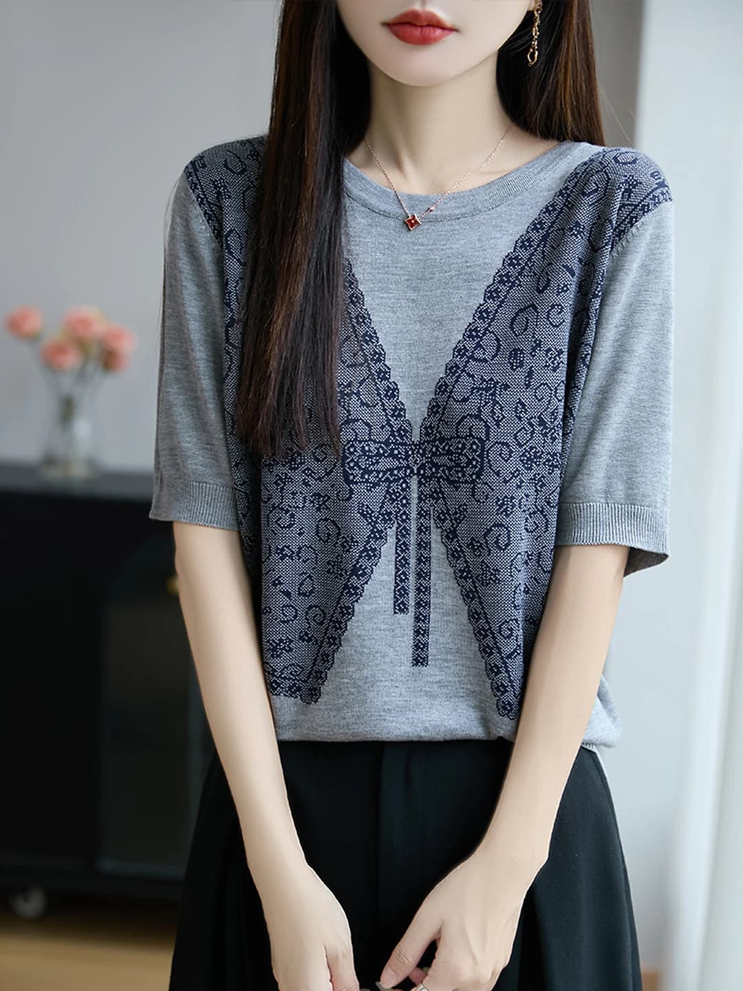 Ayollar uchun yozgiq T-shirt, Tencel, dumaloq yoqa, kalta yeng, bo'sh (oversize) kesim, bir rangli, dantel elementli