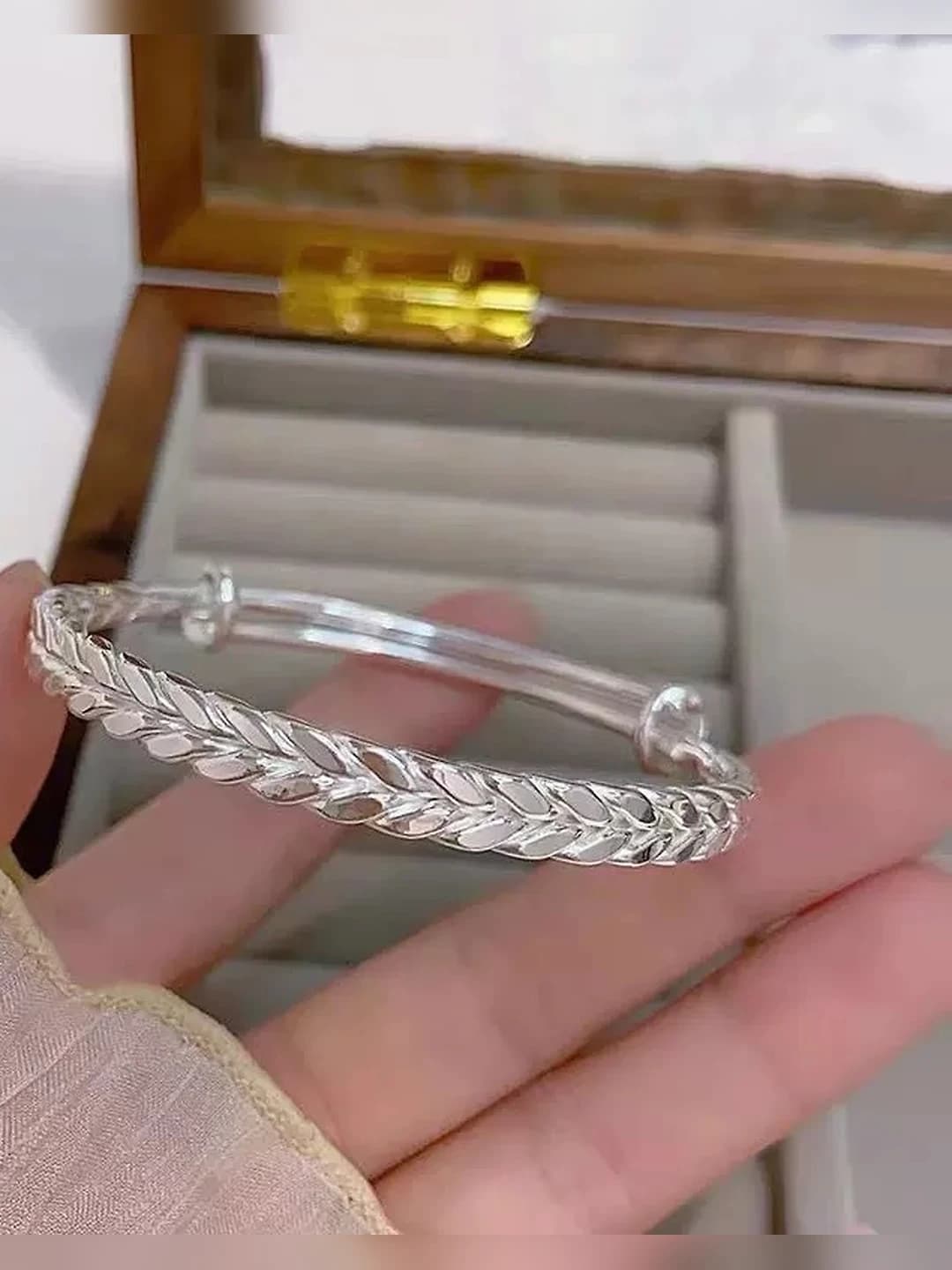 M1313 Sliding bracelet, wheat shape