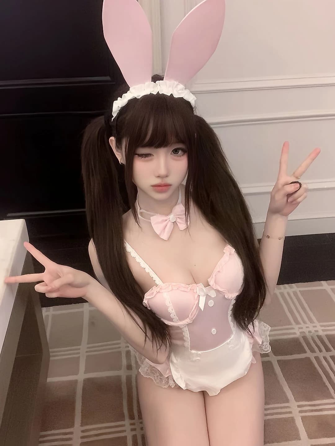 Women's erotic role-play lingerie costume set (bunny girl)
