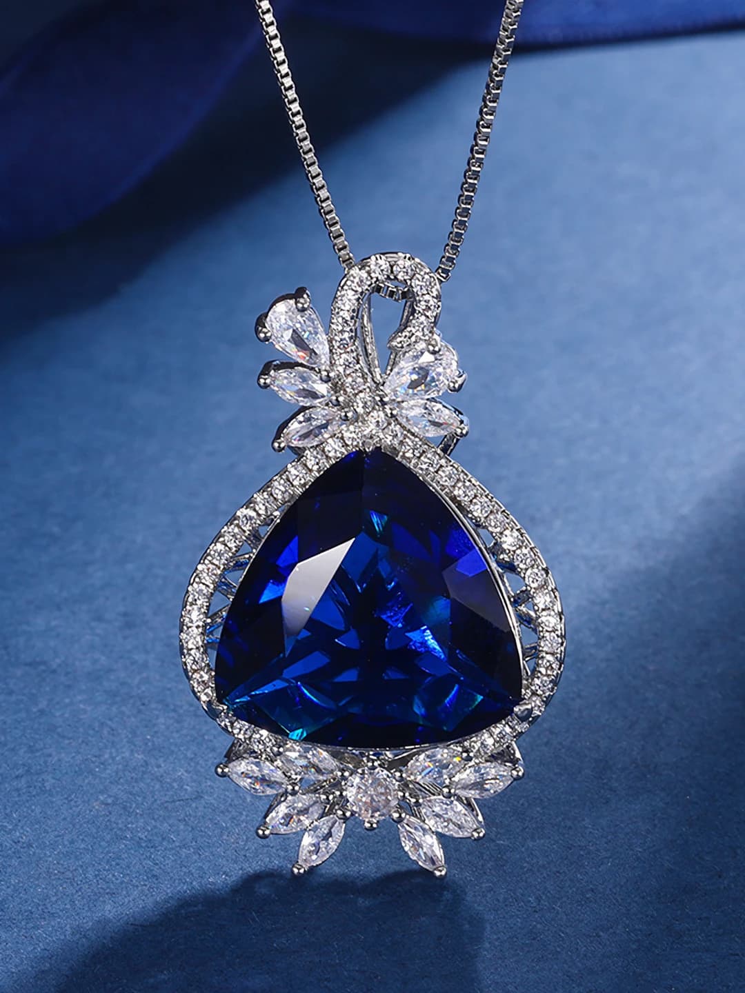 Sapphire pendant, box and chain