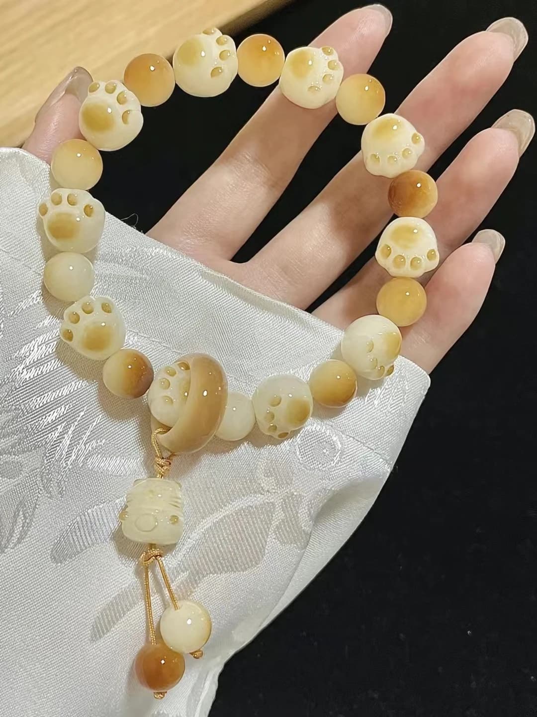 Cute bean cat paw