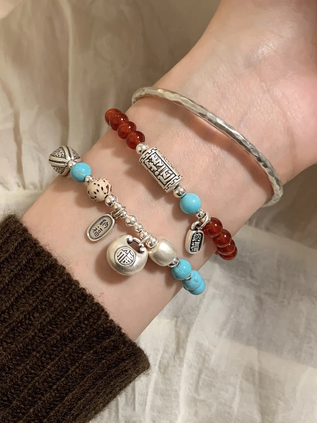 Women's red agate bracelet in retro style with lotus design, stretch cord, versatile style