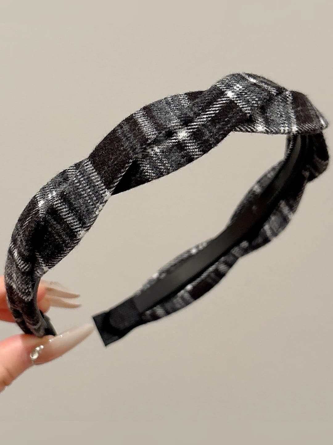1# Black ~2.5 cm