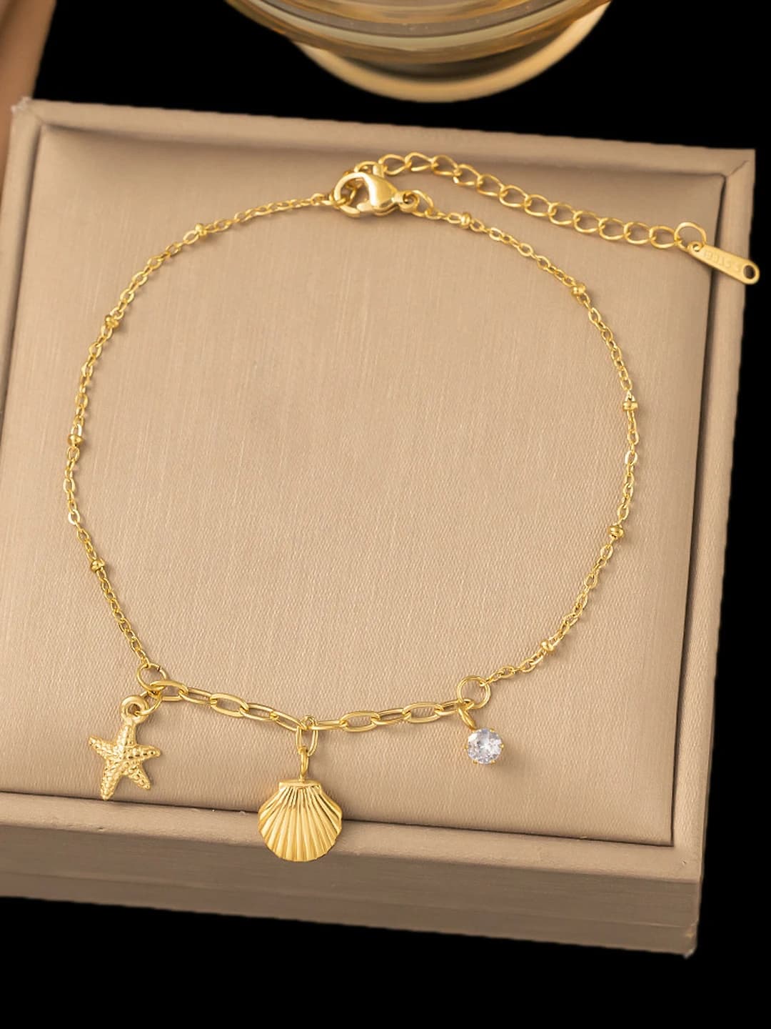 Star and shell bracelet, gold