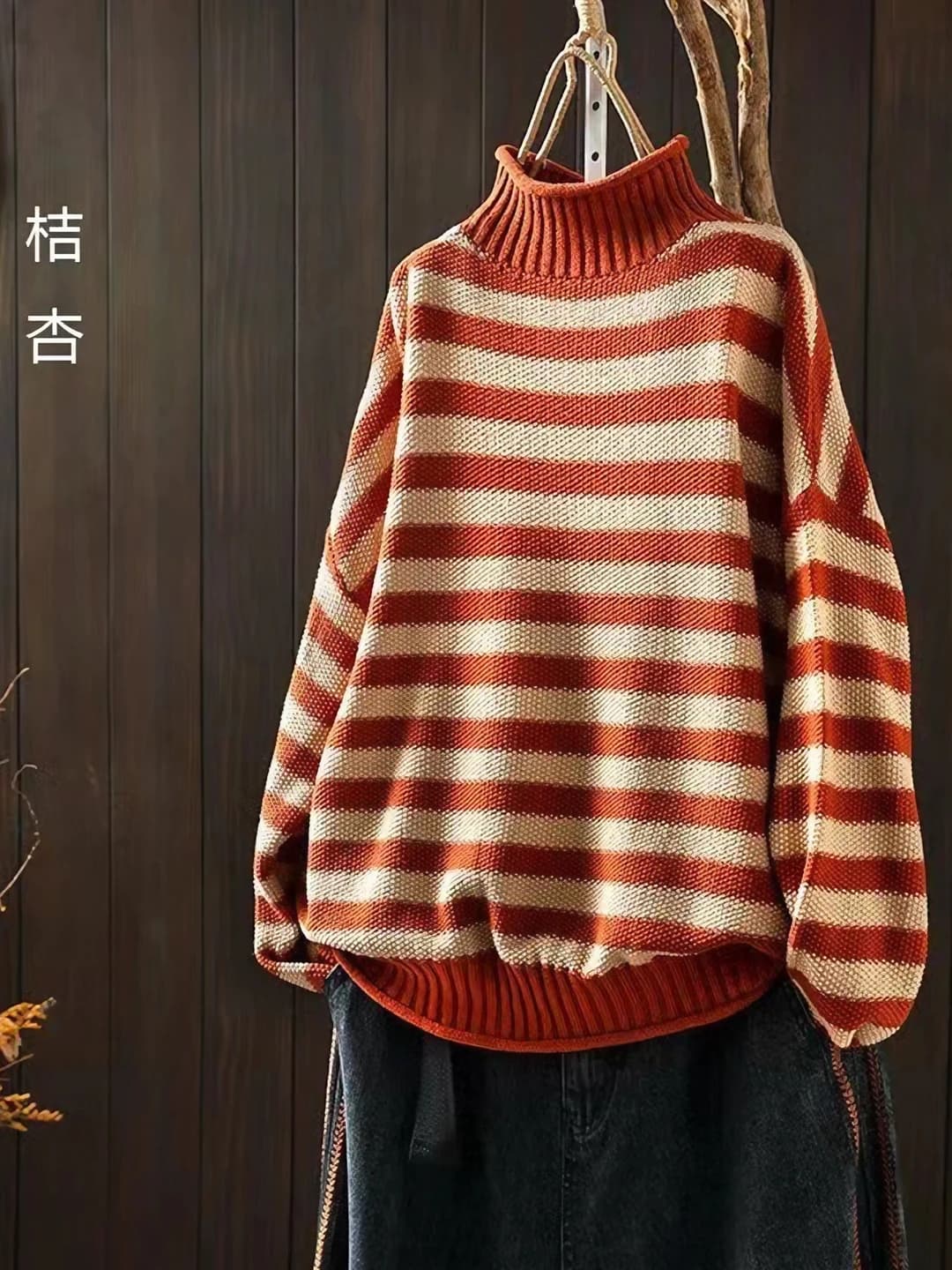 Ayollar uchun chiziqli issiq astarli qalinlashtirilgan yarim baland yoqa sviter bo'sh (oversize) uzun yeng retro kundalik