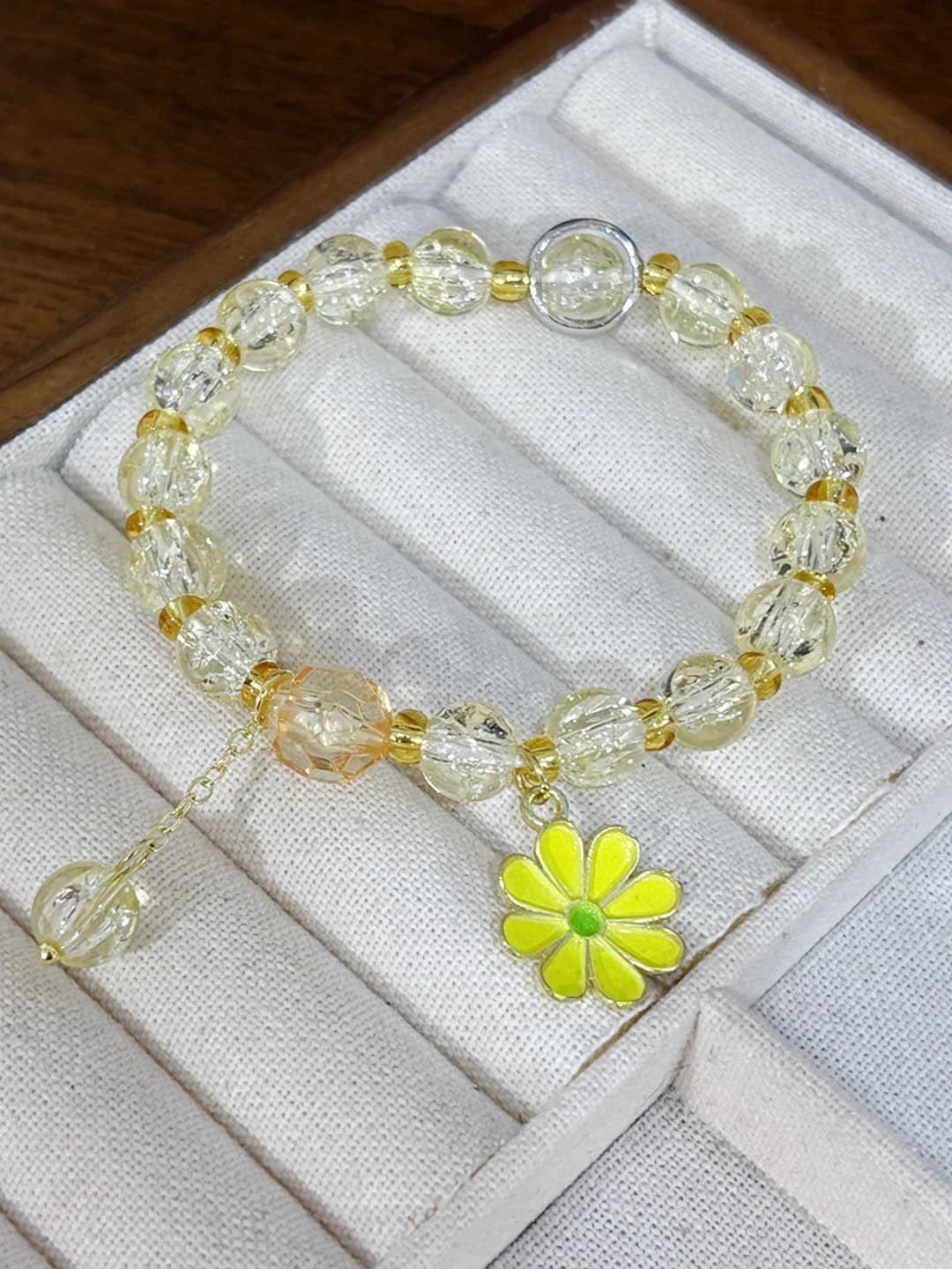 M1587 Light yellow