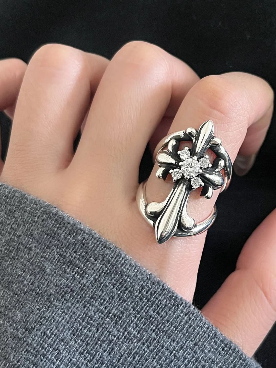 Women's adjustable ring with zirconia flower and cross, retro style