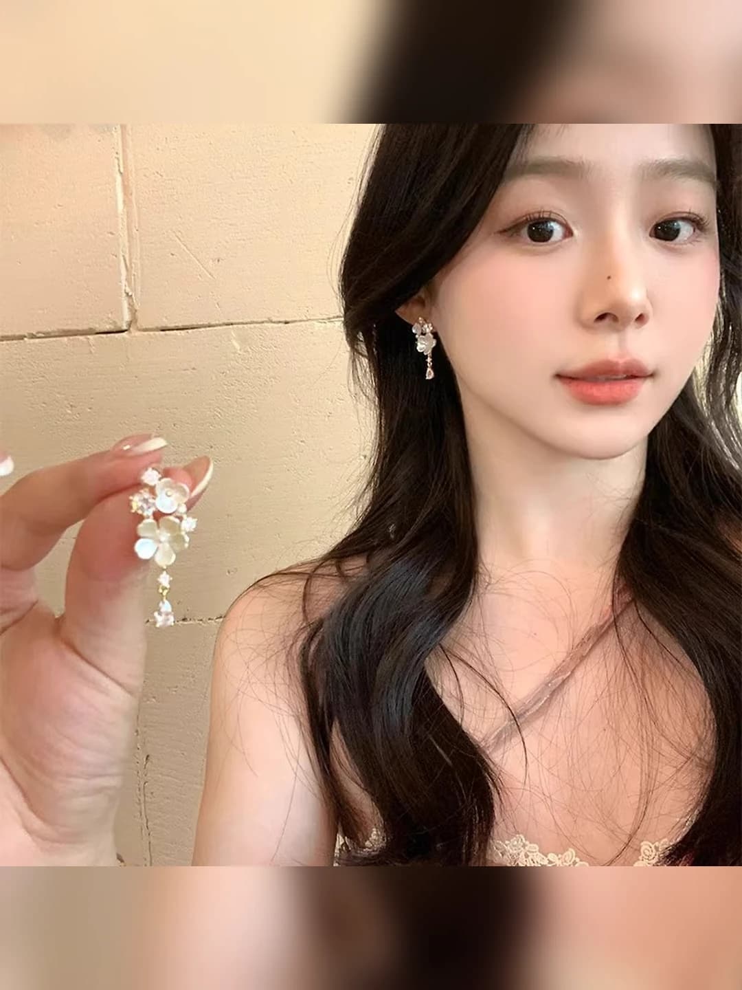 Flower tassel studs