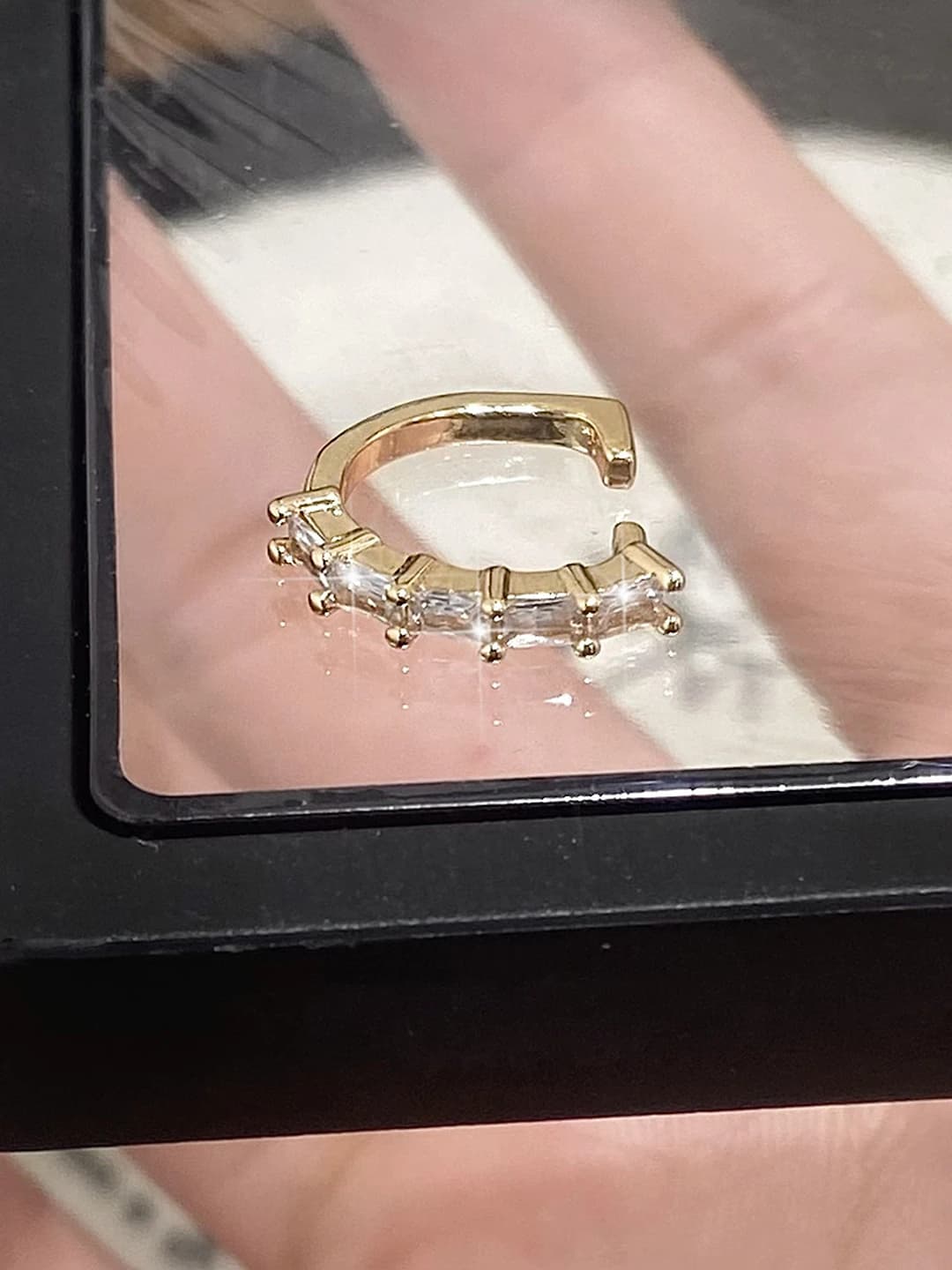 Gold small zircon ear clip
