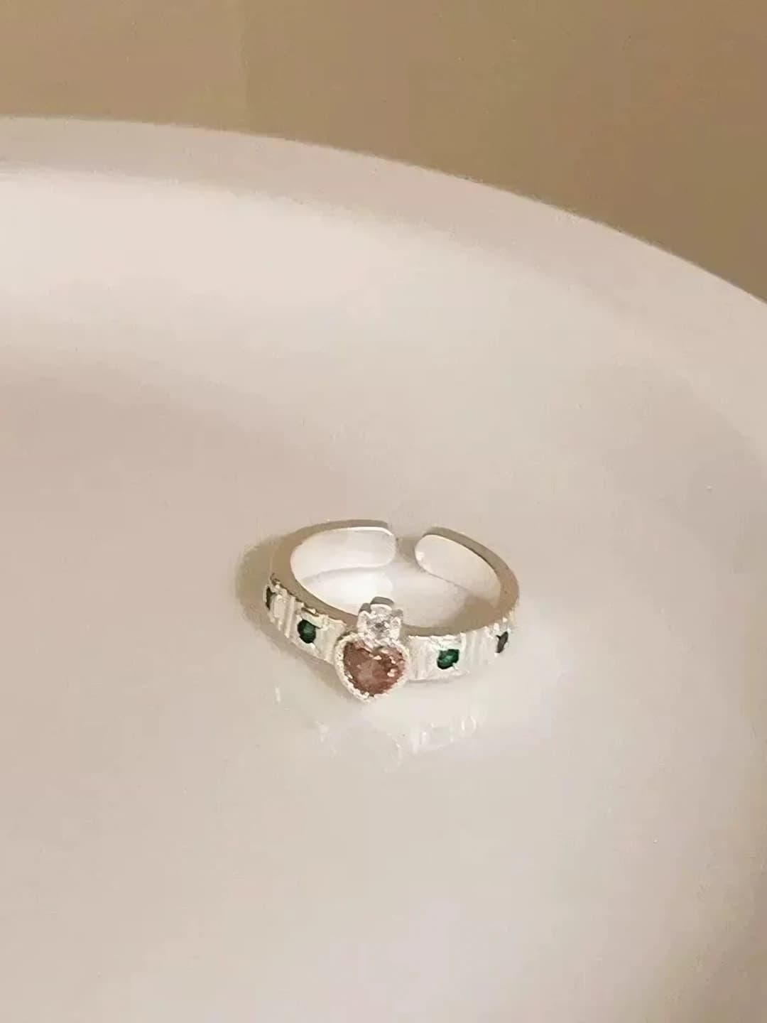 Matte silver-pink heart ring, open