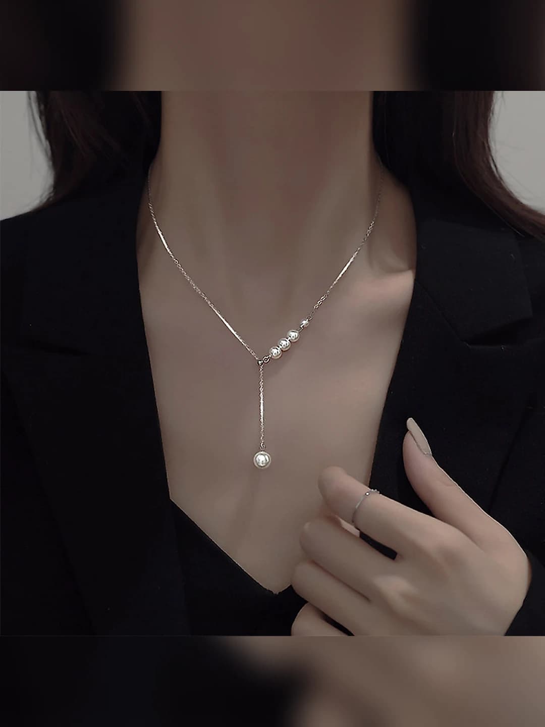 1477# Sliding pearl necklace